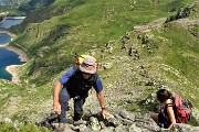 42 Ultimo tratto per la cima del Pizzo Camilla  impegnativo su roccette con uso delle mani